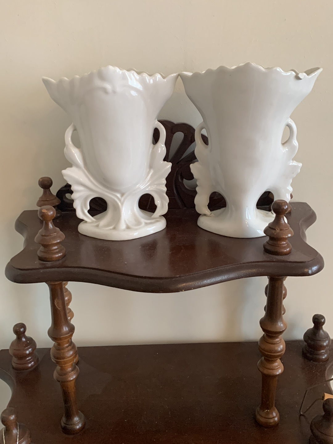 Paire de vases en porcelaine de Paris