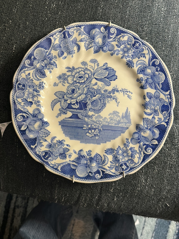 Porcelain plate in 'Pomeroy' pattern by Royal Doulton