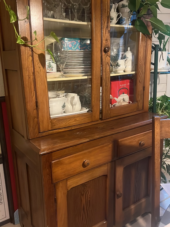 Oak step-back kitchen cabinet with glass display doors
