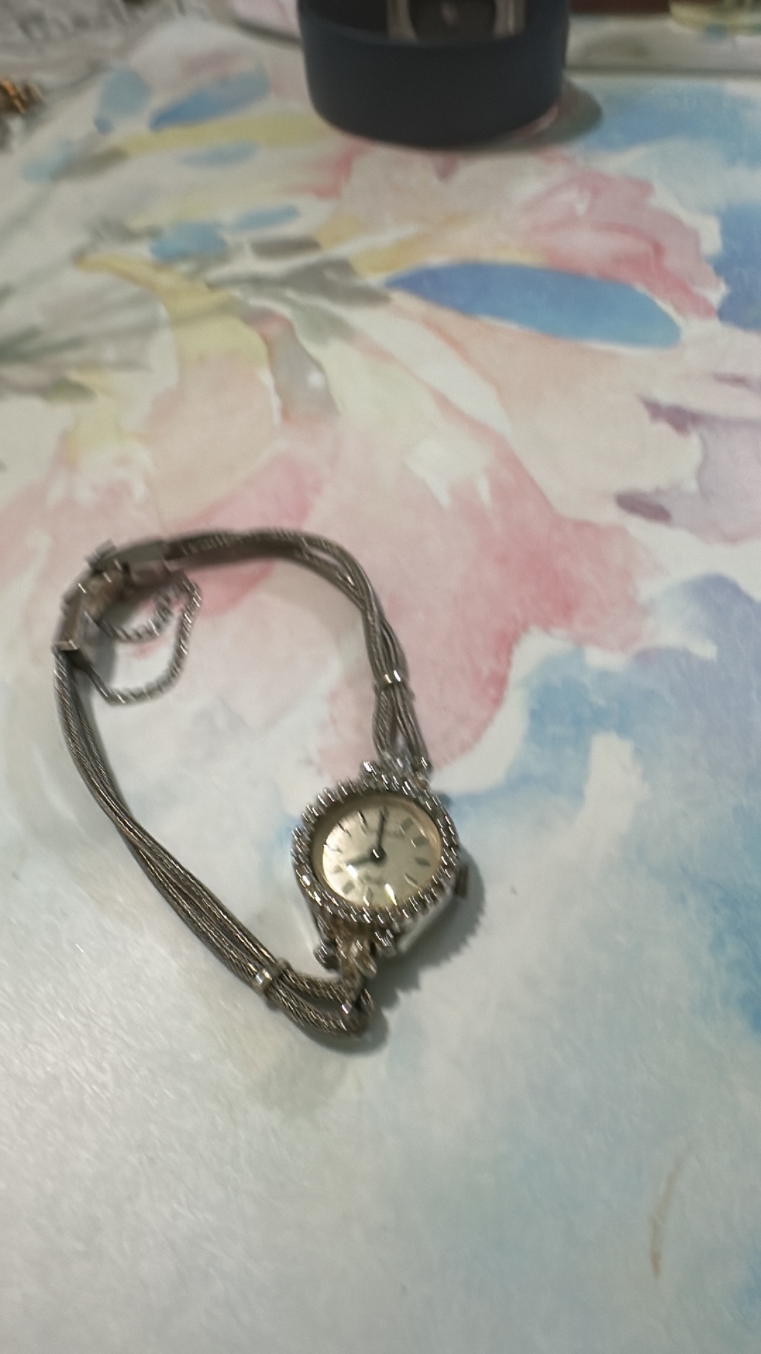 Vintage ladies wristwatch with diamond accents and mesh bracelet