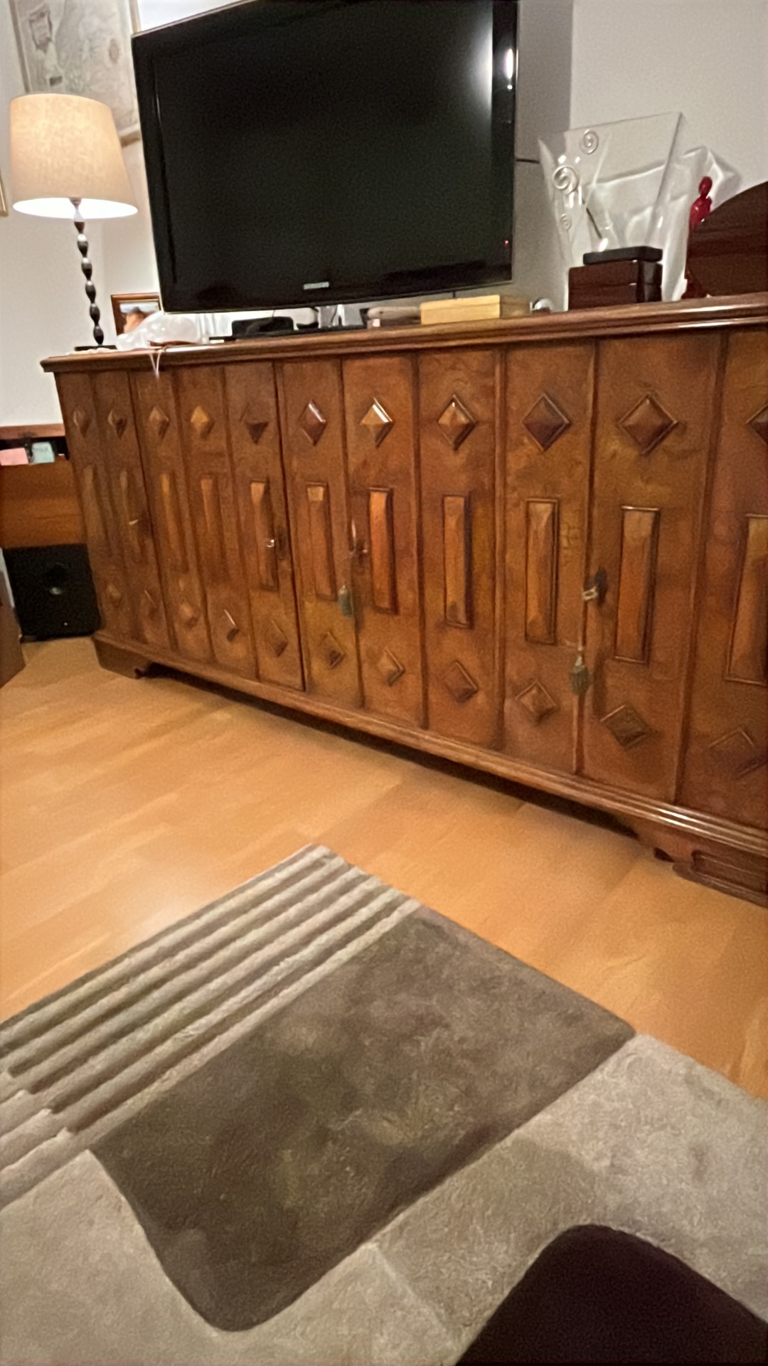 Credenza in legno di noce in stile brutalista Mid-Century