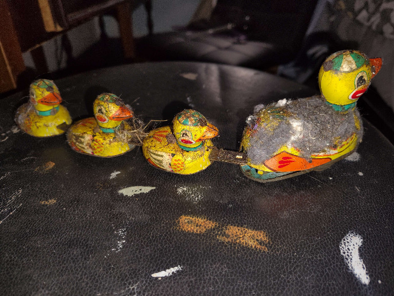 Tin wind-up toy of mother duck with ducklings