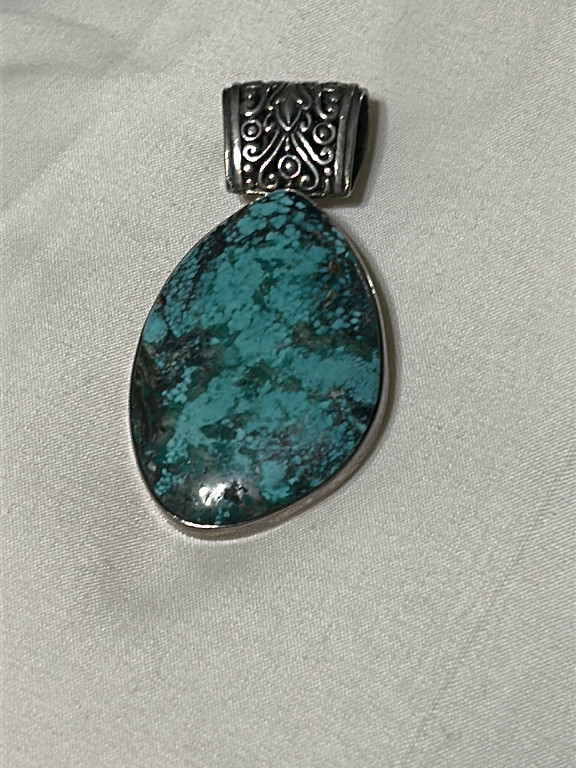 Sterling silver pendant with turquoise gemstone