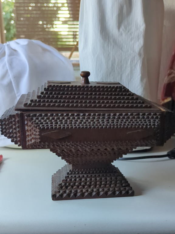 Wooden tramp art box with chip-carved pyramid design