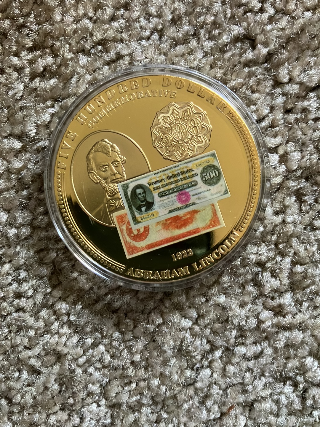 Gold-plated commemorative coin featuring Abraham Lincoln and the 1922 $500 Gold Certificate