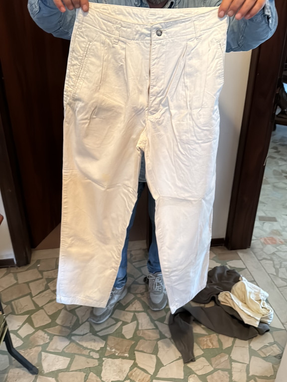 Pantaloni casual bianchi in cotone, stile cargo o chino