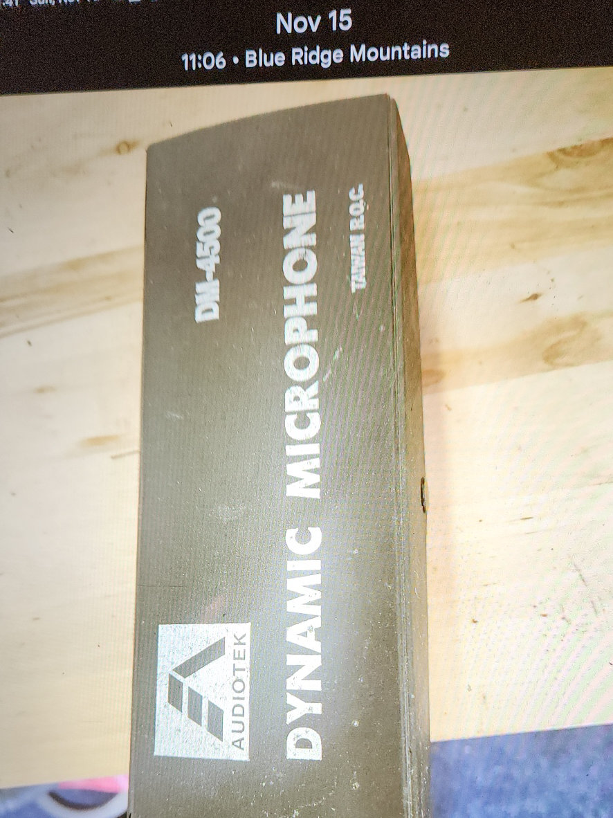 Dynamic microphone model DM-4500 by Audiotek