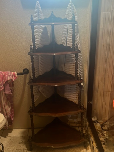 Victorian mahogany corner étagère with five graduated shelves and pierced fretwork gallery