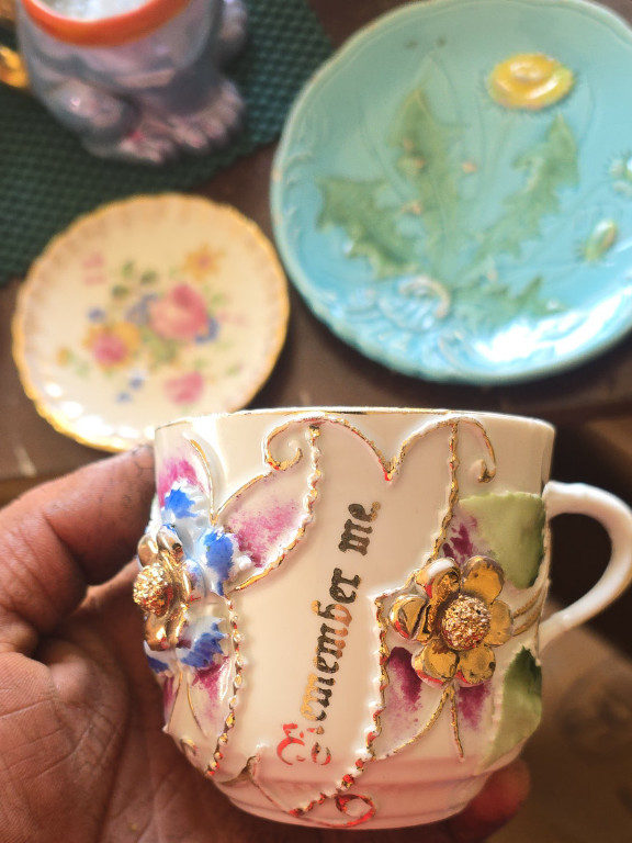Porcelain friendship cup titled 'Remember Me' with floral decoration and gilt accents