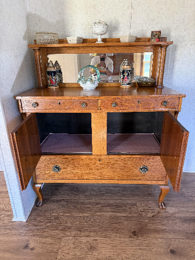 Oak sideboard buffet with mirrored back and cabriole legs, circa early 20th century