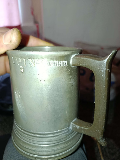 Pewter tankard with engraved inscription 'I.Q.I.W.T. YARR'