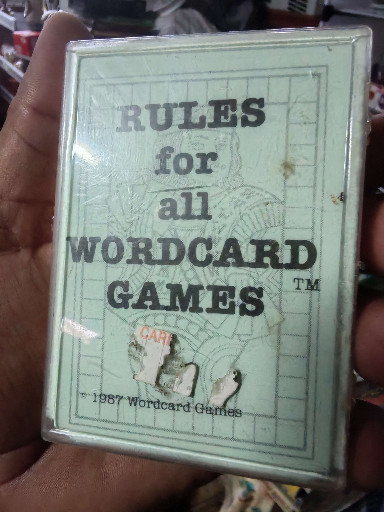 Dos mazos de cartas del juego 'WORLDCARD GAMES' de 1997