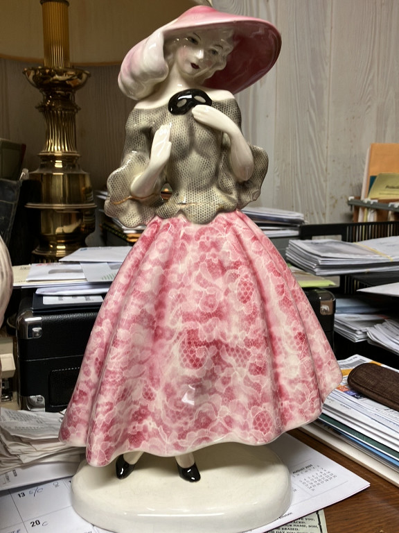 Porcelain figurine titled 'Parisienne' by Friedrich Goldscheider