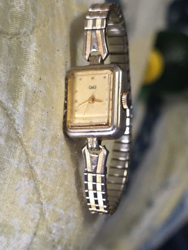 Vintage ladies' wristwatch with rectangular case and expansion bracelet