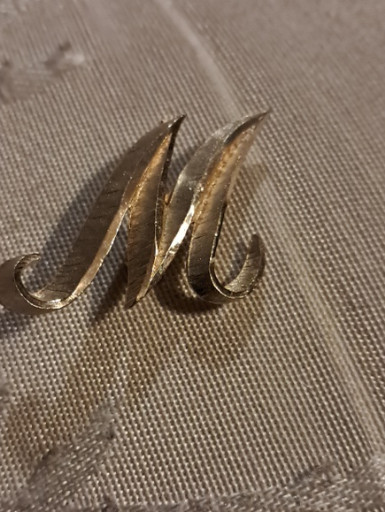 Gold-tone metal letter 'M' brooch or pin