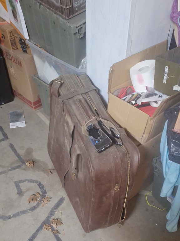 Vintage leather Gladstone bag or doctor's bag