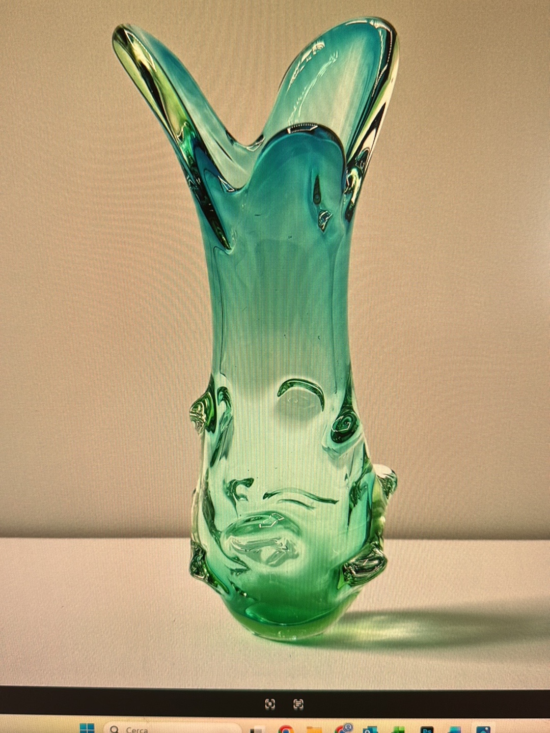 Vaso in vetro di Murano verde acqua in stile sommerso