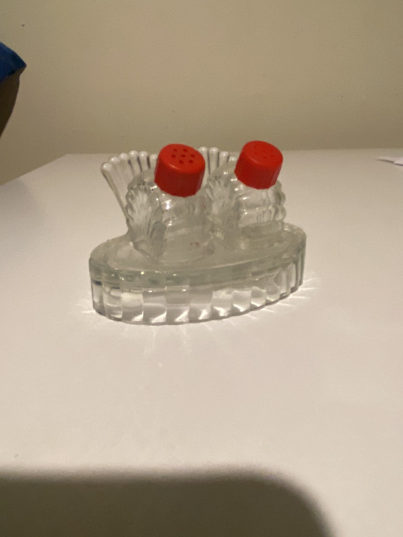 Pressed glass salt and pepper shaker set with Art Deco shell-shaped tray and red plastic caps
