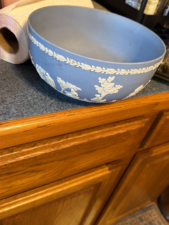 Jasperware ceramic bowl with neoclassical relief decoration by Wedgwood