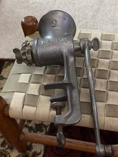 Cast iron hand-crank meat grinder 'Universal No. 2' by Landers, Frary & Clark