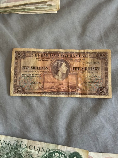 Bermuda Government Five Shillings banknote featuring Queen Elizabeth II, 1957