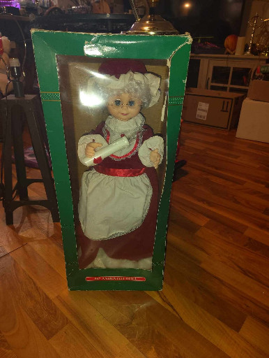 Vintage animated Mrs. Santa Claus motionette figure by Telco