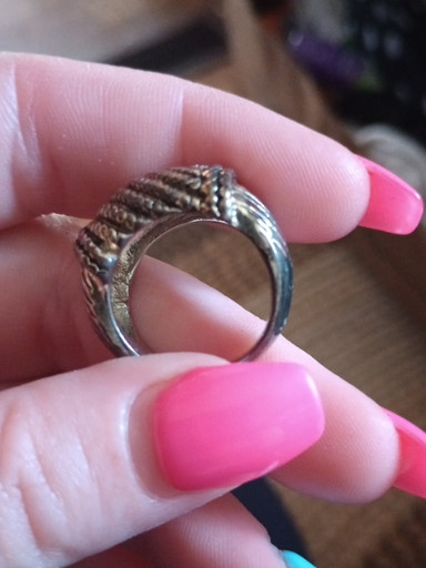 Sterling silver ring with textured rope or wheat pattern band