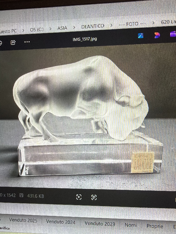 Scultura in cristallo satinato 'Taureau' (Toro) di Lalique