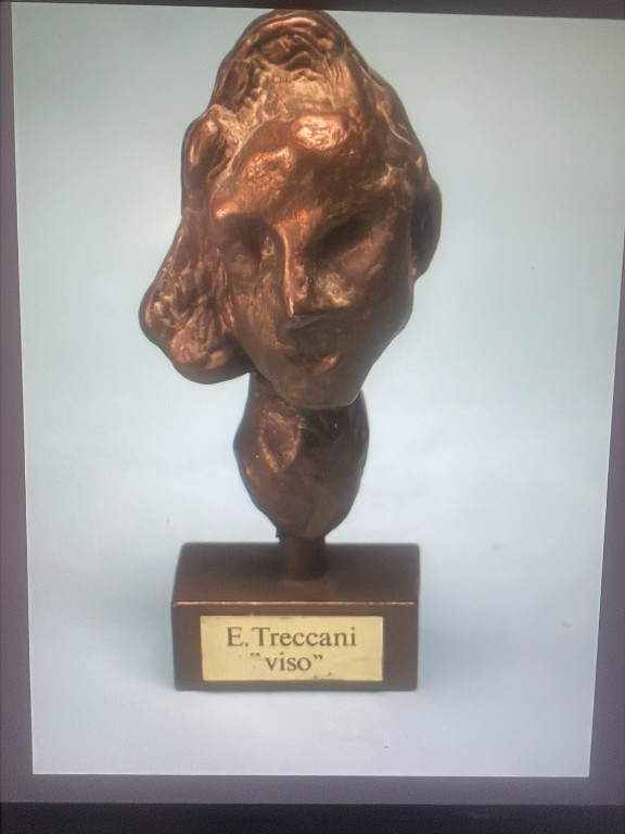 Scultura in bronzo intitolata 'Viso' di Ernesto Treccani