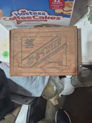Vintage tin cigar box 'IN-B-TWEEN' by Kraus & Co.