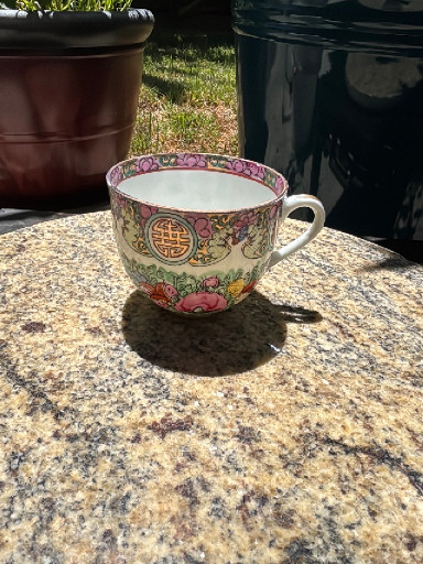 Porcelain teacup with Famille Rose decoration and Chinese 'Double Happiness' symbol, made in Hong Kong