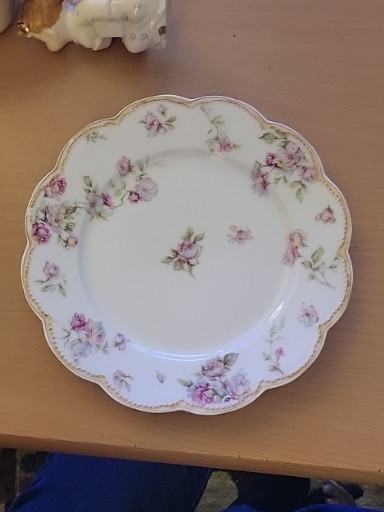 Porcelain dinner plate with pink floral decoration by Haviland Limoges