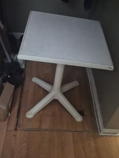 White polypropylene square bistro table with folding pedestal base