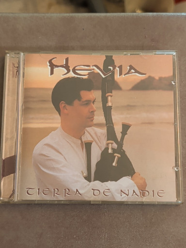 Music CD titled 'Tierra de Nadie' by Hevia
