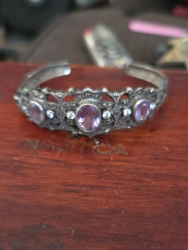 Silver filigree bracelet with amethyst stones