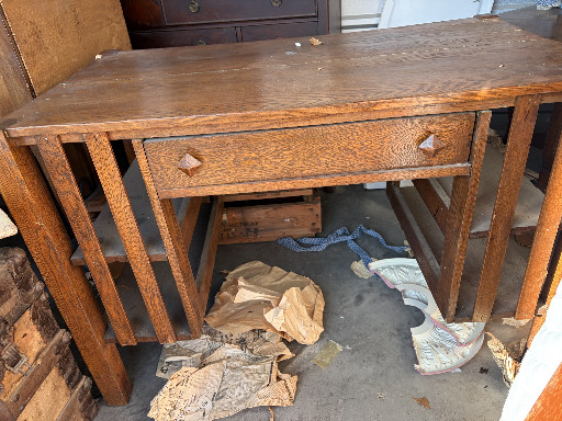 Oak writing desk in Arts & Crafts Mission style with single drawer