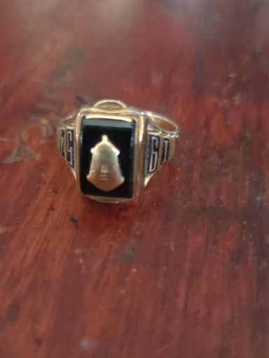 10K yellow gold class ring with black onyx stone and mother-of-pearl inlay