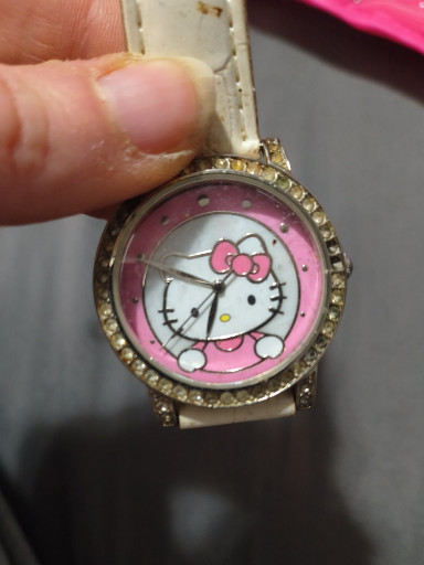 Hello Kitty fashion watch with rhinestone bezel and pink dial