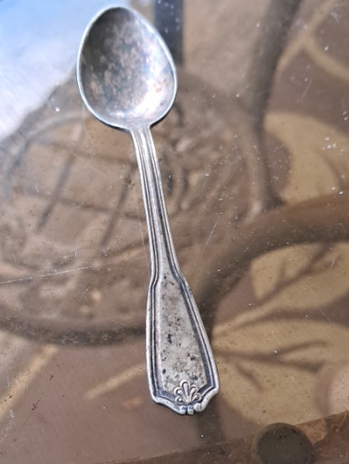 Silverplate serving spoon with ornate acanthus leaf motif handle, circa late 1800s to early 1900s