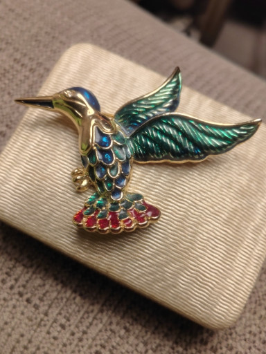 Vintage enamel and rhinestone hummingbird brooch in goldtone metal