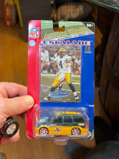 NFL Pittsburgh Steelers 1:64 scale diecast Cadillac Escalade with Donovan McNabb trading card