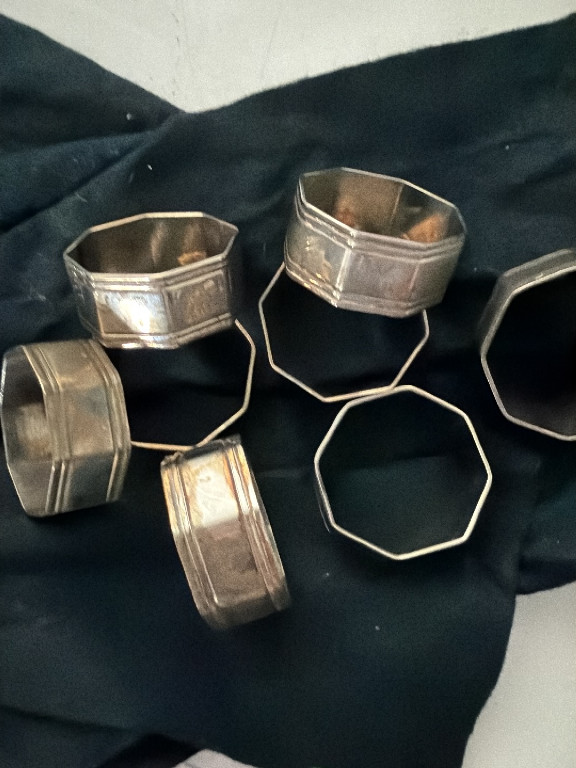 Set of silver-plated octagonal napkin rings