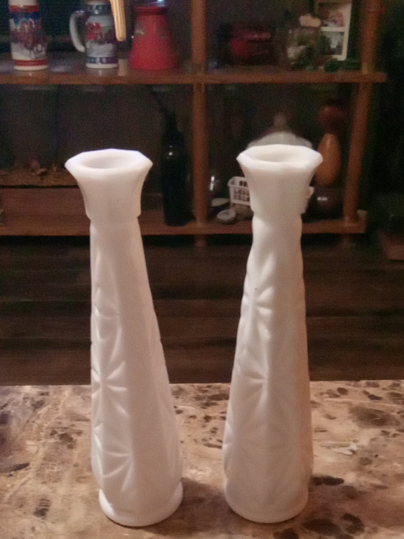 Milk glass bud vases with starburst pattern by Hoosier Glass