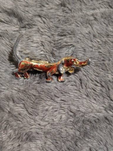Vintage enamel and gold-tone metal dachshund brooch pin