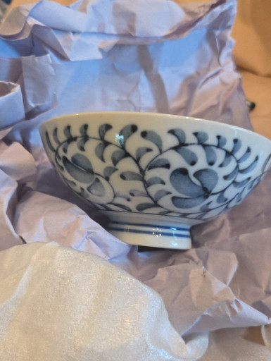 Porcelain rice bowl with blue and white arabesque (karakusa) pattern