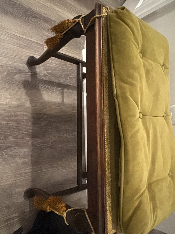 Victorian carved walnut chaise longue with chartreuse velvet upholstery