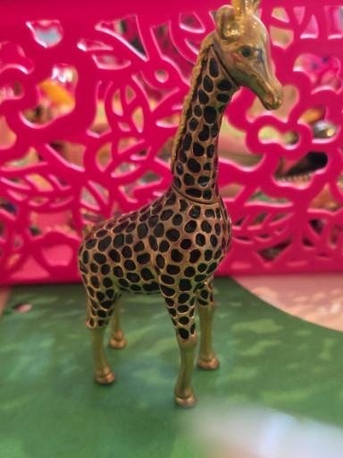 Enameled metal giraffe trinket box with magnetic closure