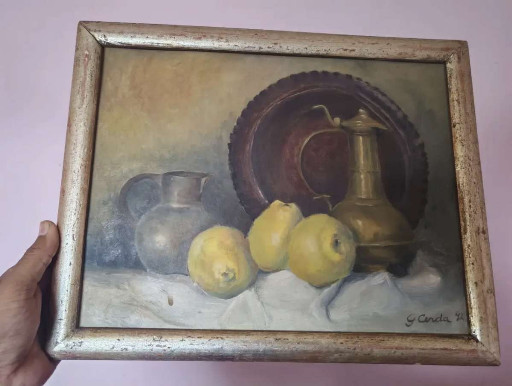Pintura al óleo sobre lienzo titulada 'Naturaleza muerta con frutas y objetos de metal' firmada C. Canales