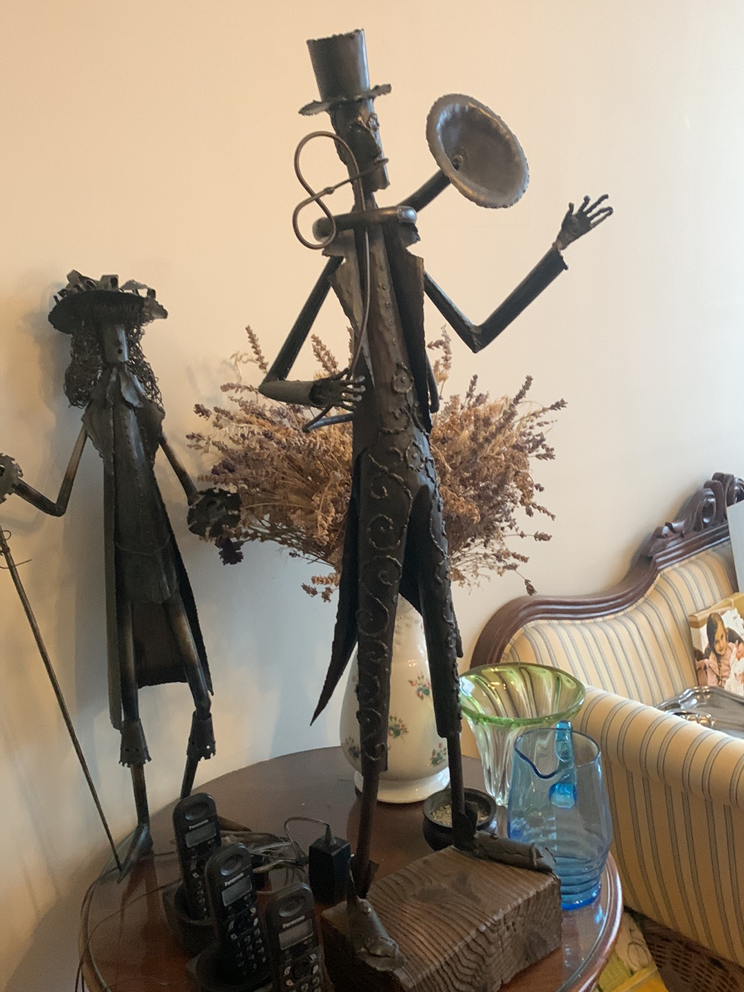 Sculpture en métal représentant un musicien avec un chapeau haut-de-forme par A.G. Cap
