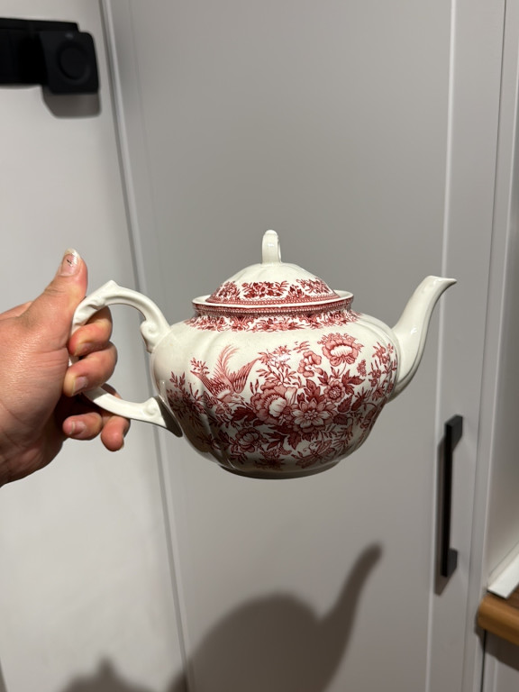 Porcelain teapot in 'Fasan' pattern by Villeroy & Boch